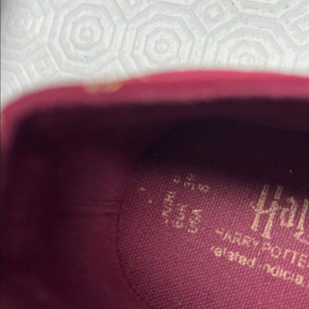 Harry Potter Hogwarts Canvas Low-Top Sneakers Size 8 Colour Burgundy - Picture 7 of 9
